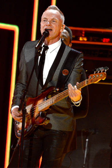 <strong>Anna Wintour｜アナ・ウィンター</strong><br /><br />2013年秋冬マルベリーのフロントローに現れたアメリカ版『ヴォーグ』の編集長アナ・ウィンター。