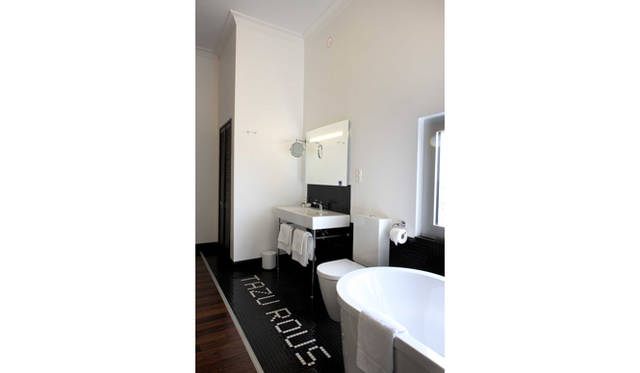 <strong>「Hotel Gent」</strong> Tatzu Nishi alias Tazu Rous, Hotel Gent, 2012<br />Photo: Dirk Pauwels, Courtesy of the artist and ARATANIURANO