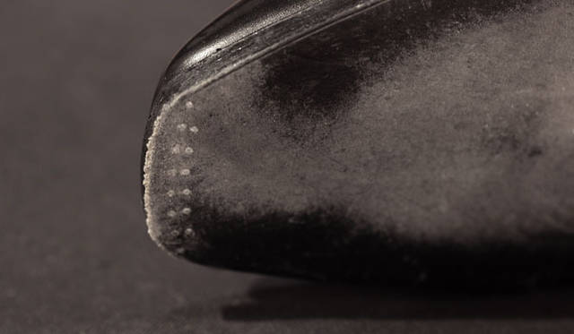 <strong>ISETAN MEN'S｜伊勢丹</strong>  「アンソニー クレバリー」　ブランドの象徴であるトゥに打たれた釘