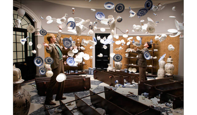 <strong>MOVIE｜『クラウド・アトラス』</strong>　いたずらっ子のような魅力のある若い作曲家、ロバート・フロビシャーを演じたベン・ウィショー（右）と、恋人のルーファス・シッ クススミス役を演じたジェイムズ・ダーシー　© 2012 Warner Bros. Entertainment.  All rights reserved.