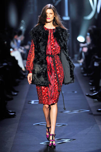 <strong>DIANE von FURSTENBERG｜ダイアン フォン ファステンバーグ</strong>　2013年秋冬コレクション