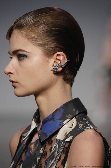 先日おこなわれた「タクーン」の2013秋冬NYコレクションに、タサキがこのランウェイのために特別に制作したジュエリーが登場。コレクションという華やかな舞台にも負けないほど、耳元で抜群の存在感を放つ輝かしいジュエリーは必見。<br /><br />TASAKI<br />Tel. 03-3289-1184