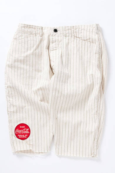 <strong>BEAMS｜ビームス</strong>　「COCA-COLA×HUMAN MADE×BEAMS」コレクション　1900年代初頭のジョッパーズパンツの作りを取り入れたショーツ。縫製のディテールは当時のジョッパーズのテイストを取り入れている。わたりから裾にかけて大きく膨らみ、テーパードするユニークなシルエットを現代風にアレンジしつつも、縫製仕様やディテールは20世紀初頭のジョッパーズを踏襲している。ショーツ2万790円