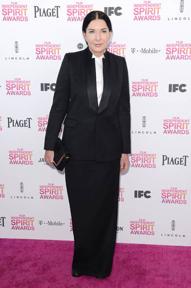 <strong>MARINA ABRAMOVIC｜マリーナ・アブラモヴィッチ</strong><br /><br />パフォーマンスやビデオ、フィルム、写真、ビデオ・インスタレーションなど様々な表現方法で作品を発表している現代アーティスト、マリーナ・アブラモヴィッチ。2月23日にサンタモニカビーチでおこなわれた2013年フィルム・インディペンデント・スピリット賞において現代アーティストであり監督賞にノミネートされた。ジバンシィ バイ リカルド ティッシを着用。