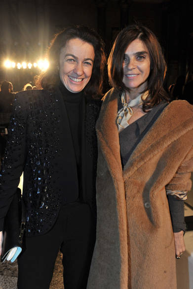 <strong>LAUDOMIA PUCCI & CARINE ROITFELD｜ラウドミア・プッチ＆カリーヌ・ロワトフェルド</strong><br />左はエミリオ・プッチのイタリア本社、副会長兼イメージ・ディレクターのラウドミア・プッチ、『ハーパーズ・バザー』グローバル・ファッション・ディレクターのカリーヌ・ロワトフェルドとともに。