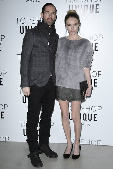 <strong>KATE BOSWORTH & MICHAEL POLISH｜ケイト・ボスワース & マイケル・ポーリッシュ</strong><br /><br />2013年秋冬トップショップ　ユニーク　コレクションの会場に到着した女優のケイト・ボスワースと婚約者のマイケル・ポーリッシュ