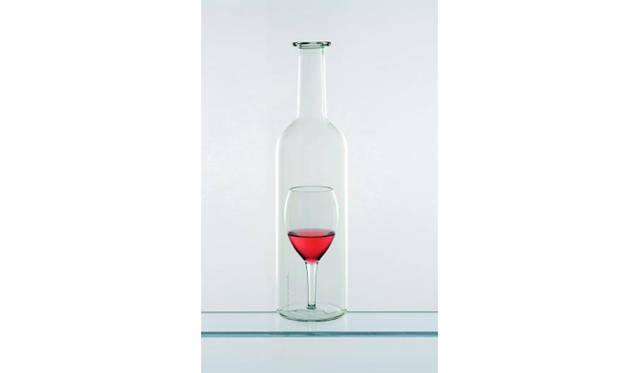 <strong>BOOK｜代官山 蔦屋書店で作品集『カレイドスコープ』出版記念フェアを開催</strong>　代表作のワインカラフェ