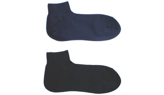 <strong>福助 × more trees｜福助×モア・トゥリーズ</strong>　アンクルソックス　designed by　祐真朋樹　1575円