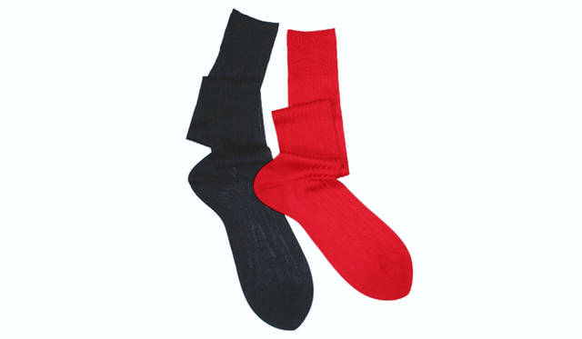 <strong>福助 × more trees｜福助×モア・トゥリーズ</strong>　シルク100% ロングホーズ　designed by　祐真朋樹　2415円