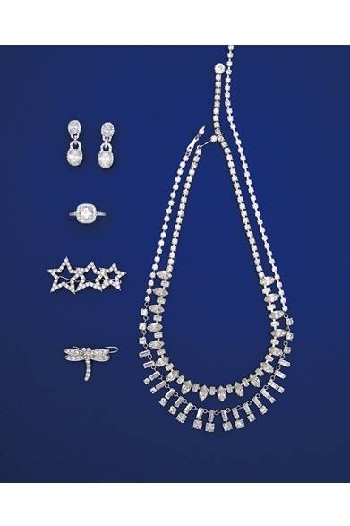 ミュベールのデザイナーである中山路子がディレクションを手がけるジュエリーブランド、グランマティックが、2013年春夏シーズンより始動。3月6日（水）、伊勢丹新宿店本館1階＝アクセサリーにグランドオープンする。<br /><br />GRANDMATIC<br />Tel.03-3470-4061<br />