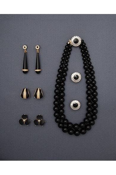 ミュベールのデザイナーである中山路子がディレクションを手がけるジュエリーブランド、グランマティックが、2013年春夏シーズンより始動。3月6日（水）、伊勢丹新宿店本館1階＝アクセサリーにグランドオープンする。<br /><br />GRANDMATIC<br />Tel.03-3470-4061<br />