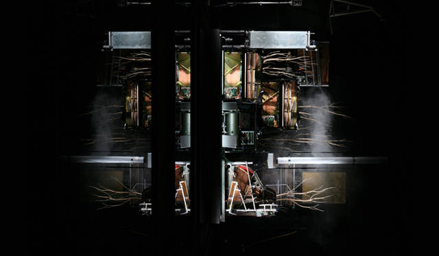 <strong>ART｜山口情報芸術センター10周年記念</strong>　『アートと環境の未来・山口 YCAM10周年記念祭』オープニング公演のハイナー・ゲッベルス「Stifters Dinge（シュティフタース・ディンゲ）」　PHOTO AND COPYRIGHT: MARIO DEL CURTO