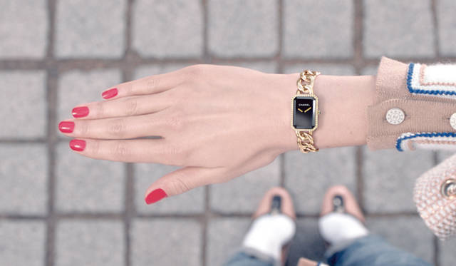 <strong>CHANEL｜シャネル</strong>　「プルミエール」[18KYG×ダイヤモンド×ブラックラッカー（文字盤）×オニキス（リューズ）]、ケースサイズ[20×28×6.6mm]、クォーツ、30m防水、270万9000円（予価）　※2013年4月1日発売予定