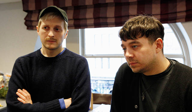 「60年代後半は、僕らがとても好きな時代。インスピレーションになるスケッチを探すのは楽しく、簡単な作業だった。三陽商会のスケッチアーカイブは僕らがふだん描くスケッチに似ていて驚いたよ（クリス）」。<br /><br />「メンズのアウターウェアをよろいのように着る『テディ・ガール』をイメージするのに、コートを得意とする三陽商会のアーカイブを使うことは理にかなっていた。そこからパターンを作り、素材を決めていくうえで、だんだんモダンなものに進化していったんだ（シェーン）」。