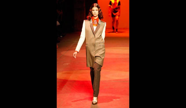 クリーチャーズ・オブ・ザ・ウィンド 2013年秋冬コレクションより。三陽商会とコラボレーションしたカプセル・コレクションから「テッド・ガール・コート」。