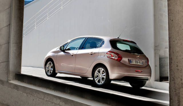 写真は欧州むけ通常モデル