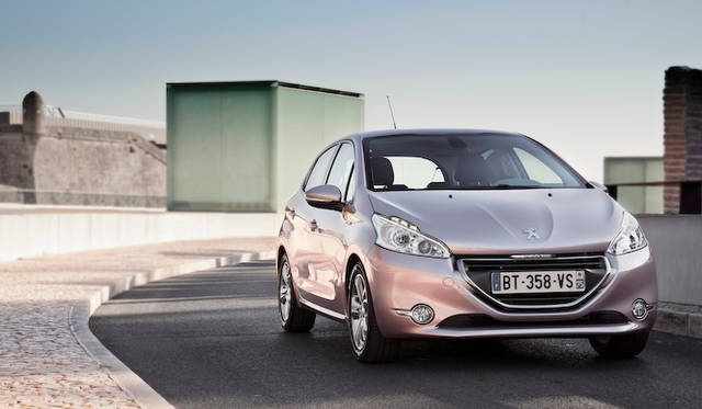 写真は欧州むけ通常モデル