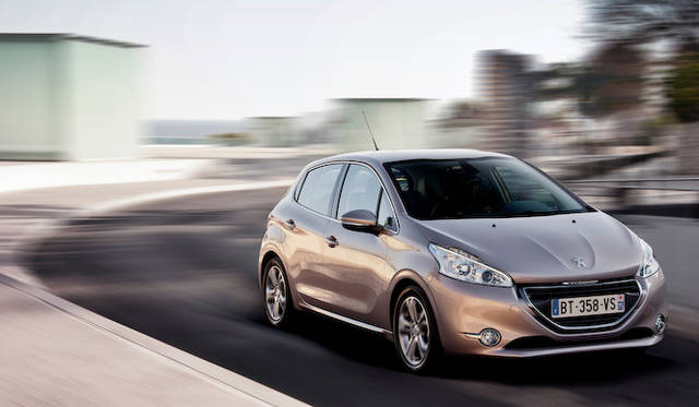 写真は欧州むけ通常モデル