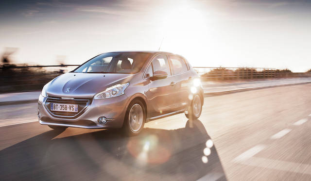 写真は欧州むけ通常モデル