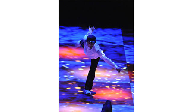 <strong>THEATER｜ダンスカンパニー「コンドルズ」による新作舞台『アポロ』</strong>　Photo: HARU （コンドルズ埼玉公演2012新作『十二年の怒れる男』より）