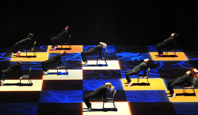 <strong>THEATER｜ダンスカンパニー「コンドルズ」による新作舞台『アポロ』</strong>　Photo: HARU （コンドルズ埼玉公演2012新作『十二年の怒れる男』より）