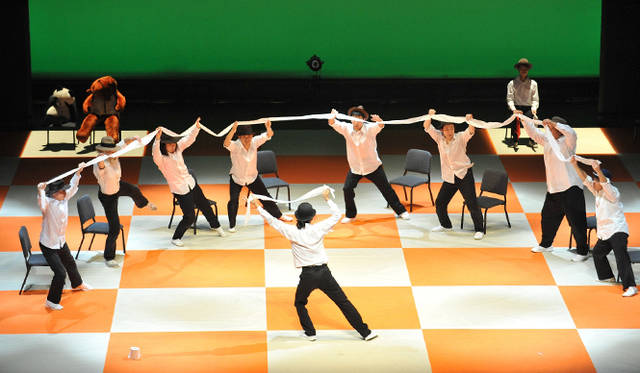 <strong>THEATER｜ダンスカンパニー「コンドルズ」による新作舞台『アポロ』</strong>　Photo: HARU （コンドルズ埼玉公演2012新作『十二年の怒れる男』より）