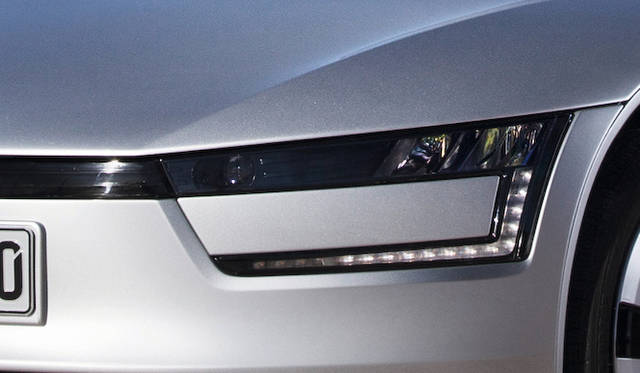 ヘッドライト、ポジショニングライト（スモール）はLED