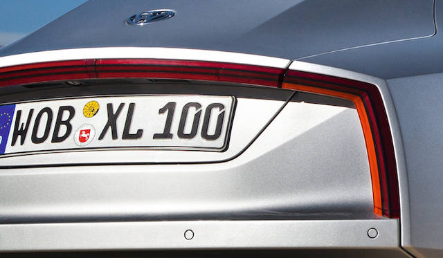 リヤのコンビネーションランプはLED