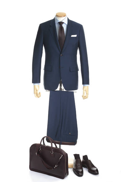 ジャケット5万5650円、スラックス2万4150円（ともにニューヨーカー）、シャツ1万1550円（HITOYOSHI）、ネクタイ9450円（フランコスパダ コンフォート）、バッグ4万4100円（エルゴポック）、ベルト1万6800円（プレリー）、ソックス1050円（スタンダードパレット）、靴7万7700円（クロケット＆ジョーンズ）