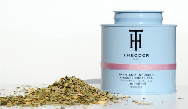 <strong>THE Ô DOR｜テオドー</strong>　「ティザンヌ ドゥ ラペ」 原材料：フレンチバーペナ、ライムの花、レモングラス、オレンジの花　3360円（75g）