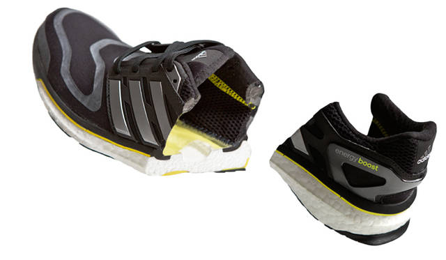 アッパー素材として初採用のtechfit™が自然な足の動きを促す