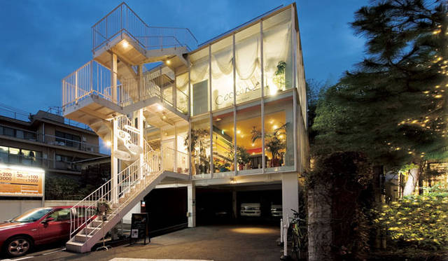 <strong>Phil Company｜フィル・カンパニー</strong>　施工例　「フィル・パーク表参道」（2009年4月竣工）　屋上緑化が実現した例