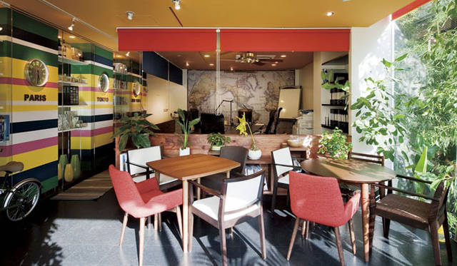 <strong>Phil Company｜フィル・カンパニー</strong>　施工例　「フィル・パーク表参道」（2009年4月竣工）　2階は美容院、3階はカフェ、屋上は貸農園