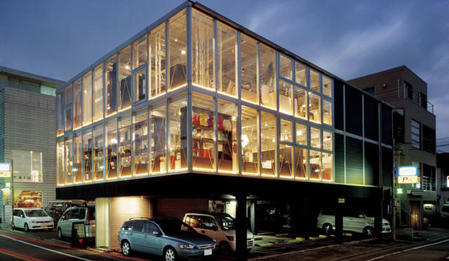 <strong>Phil Company｜フィル・カンパニー</strong>　施工例　「フィル・パーク中目黒」（2007年3月竣工）　現在、2階が保育園で、地域住民にとって大切な場所となっている