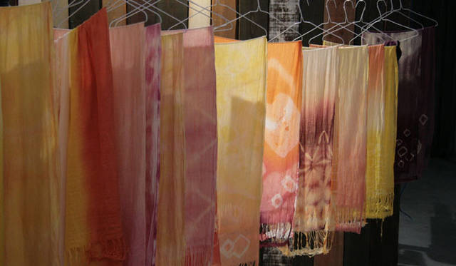 <strong>ネットショップ「にっぽん てならい堂」</strong>　＜東京都台東区＞天然素材のストール、春の桜染め体験