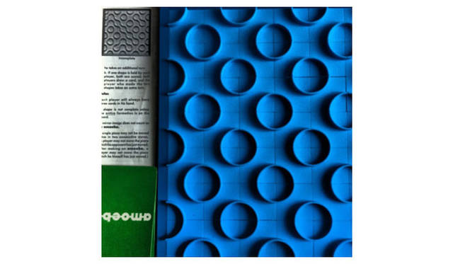 <strong>マシュー・ワォルドマン</strong>　「amoeba」は、1970年代に作られたボードゲーム。デザインは今でも斬新だけど、ただ遊ぶとそんなに面白くない。だから42年間、ほぼ新品のままで持っている