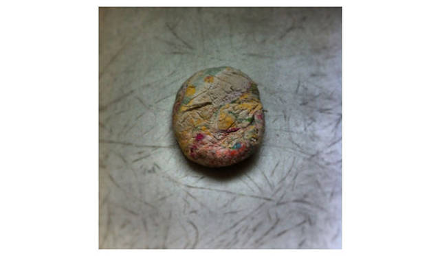 <strong>マシュー・ワォルドマン</strong>　僕の一番好きな写真。洗濯のあと、ポケットにみつけた紙の固まり。これはどんなノート？　領収書？　それとも大切な人の名刺？　平凡な謎は美しい