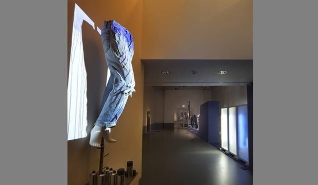 <strong>ART FILE 10｜「Blue Jeans 350 years」</strong>　Courtesy of Centraal Museum