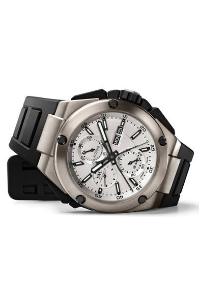 「インヂュニア・ダブルクロノグラフ・チタニウム（シルバーダイヤル）」