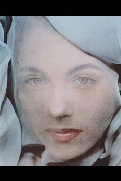 期間│3月5日（火）～5月6日（月・振休）　※月曜休館。ただし、4月29日（月）と5月6日（月・振休）は開館。<br />時間│10:00～18:00　※木曜、金曜は～20:00<br />会場│東京都写真美術館<br />東京都目黒区三田1-13-3 恵比寿ガーデンプレイス内<br />Tel.03-3280-0099<br />料金│一般800円、学生700円、中高生・65歳以上600円<br /><br />『ヴォーグ』 アメリカ版 1949年11月1日号のためのヴァリエーション　© The Estate of Erwin Blumenfeld