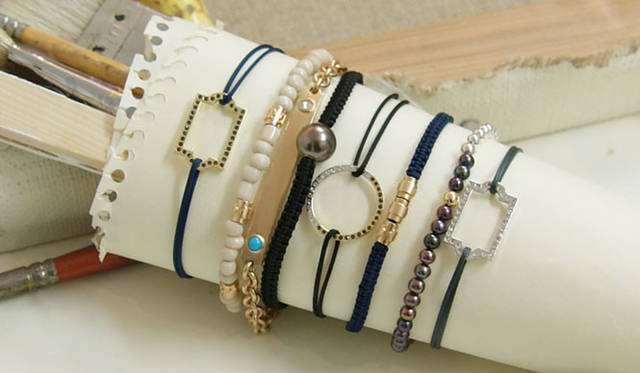 <strong>AHKAH HOMME｜アーカー オム</strong>　2013年デビューコレクション　ブレスレット2万9400円～23万1000円