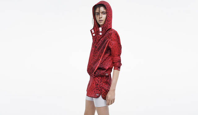 ランニングコレクション　トップス2万9610円、パンツ1万7535円