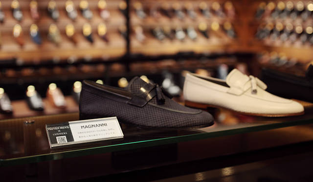 <strong>ISETAN MEN’S｜伊勢丹</strong>　2013春夏レコメンド　メッシュっぽく見えるが、じつはスエードの型押し。スリッポン4万5150円（マグナーニ／伊勢丹新宿店メンズ館）