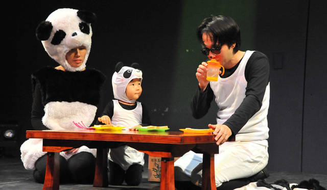 <strong>EVENT｜六本木アートナイト2013</strong>　《公園で公演》 参加予定アーティスト　ボクデス 《パンダンス》2011、撮影：聡明堂