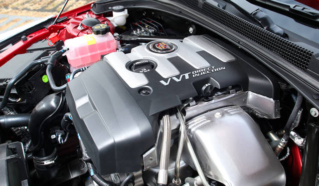 エンジンは1,998cc 直列4気筒 直噴DOHC インタークーラー付きターボチャージャーによって過給され、最高出力203kW（276ps）/ 5,500 rpmを発生する