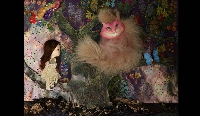 <strong>ART│清川あさみ『こども部屋のアリス』絵本原画展</strong>　新作『こども部屋のアリス』より「チェシャ猫とアリス」