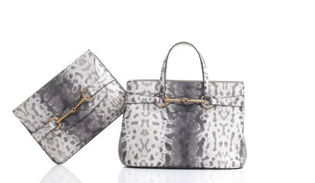 <strong>GUCCI｜グッチ</strong>　左／「ブライトビット」ラムレザー ショルダーバッグ（ショルダーストラップ付き）[W28×H19.5×D4cm]　13万4400円　右／「ブライトビット」ラムレザー トートバッグ（ショルダーストラップ付き）[W34×H24×D17cm]　22万4700円