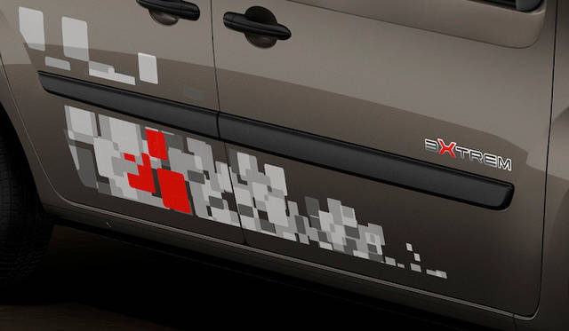 ボディサイドのストライプは、Extream専用装備
