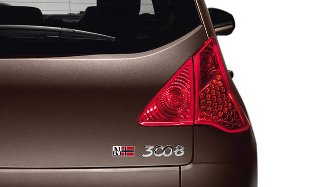 <strong>Peugeot 3008 NAPAPIJRI｜プジョー 3008 ナパピリ</strong>