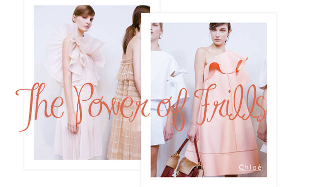 <strong>今季、フリルは華やかなラッフルにシフト</strong><br />数シーズンにわたり人気のぺプラムをはじめ、フェミニンなディテールの代表格であり、軽やかな春夏スタイルにぴったりのフリルだが、今年はより華やかなラッフルが気分。動きに合わせて胸もとのラッフルが弾むように揺れるクロエのルックや、大胆なラッフルづかいで構築的なシルエットを描くジバンシィ バイ リカルド ティッシのルックなど、キーディテールの取り入れ方を参考にしたい。<br /><br />Chloé（クロエ）